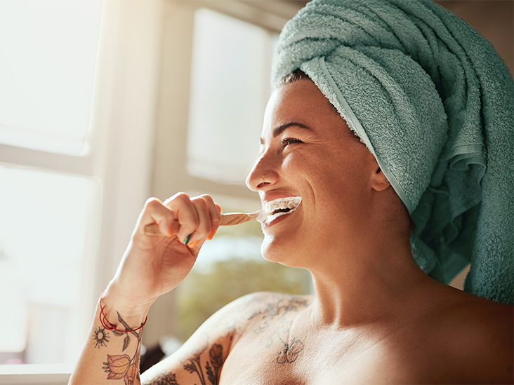 whiten teeth with baking soda